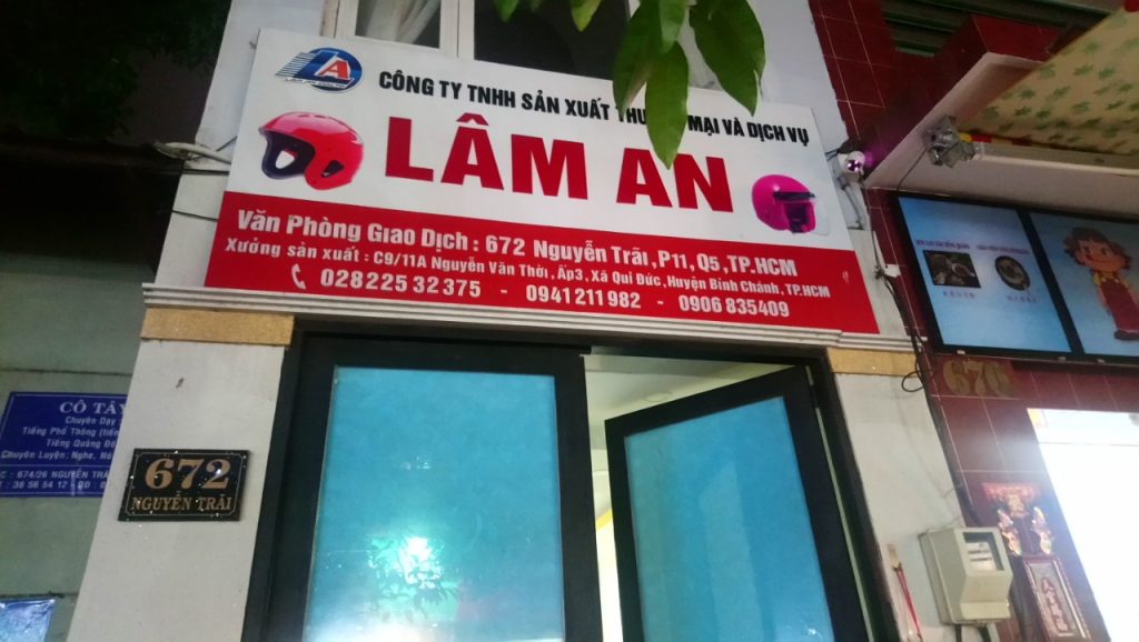 máy sơn nón bảo hiểm